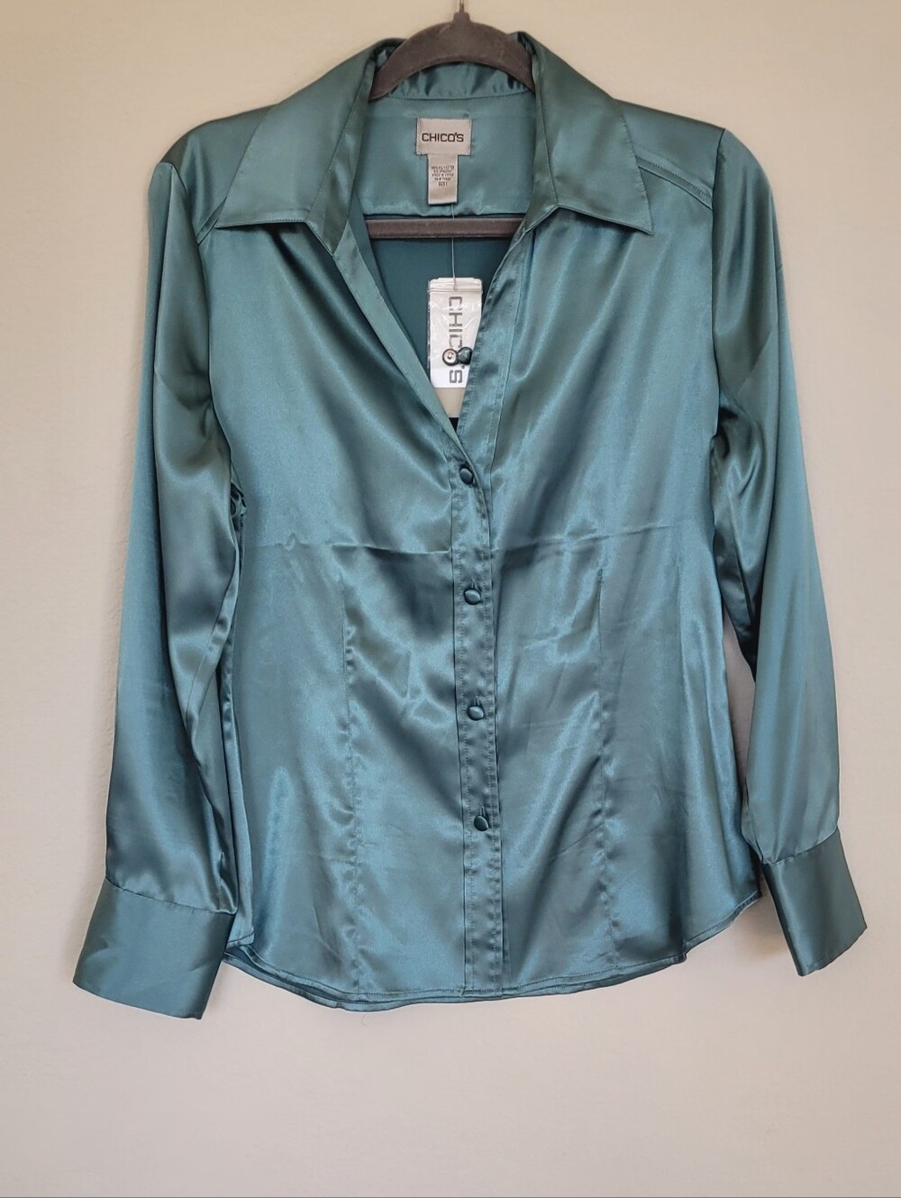 Chico’s Silky Splendor Sara Beth Long Sleeve Shirt NWT
Size 1